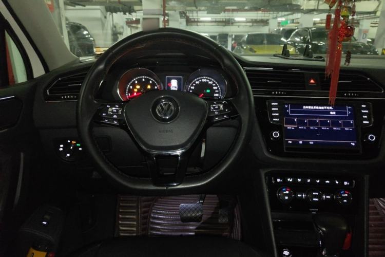 Used Volkswagen Tiguan L 2017 380TSI Automatic All-Wheel-Drive Luxury Edition Steering Wheel
