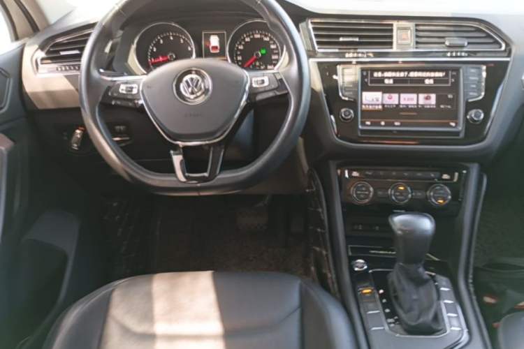 Used Volkswagen Tiguan L 2017 330TSI Automatic Two-Wheel Drive Luxury Edition Steering Wheel