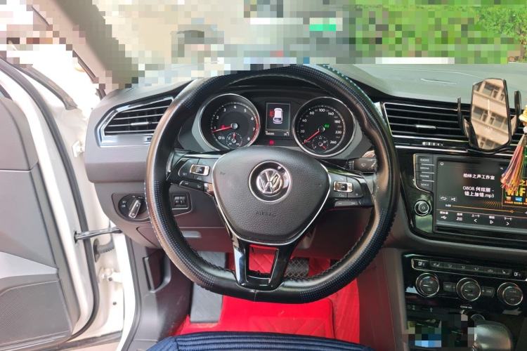 Used Volkswagen Tiguan L 2017 330TSI Automatic Two-Wheel Drive Luxury Edition Steering Wheel