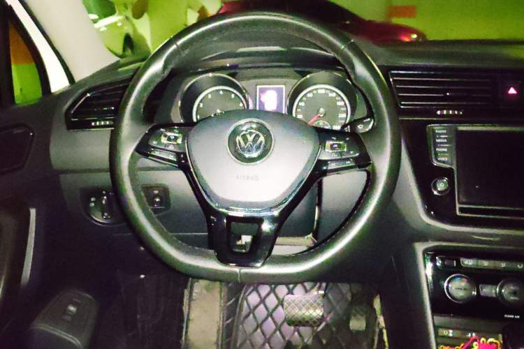 Used Volkswagen Tiguan L 2017 380TSI Automatic All-Wheel Drive Supreme Flagship Edition Steering Wheel