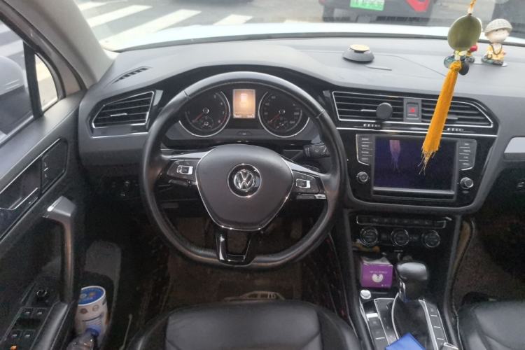 Used Volkswagen Tiguan L 2017 330TSI Automatic Two-Wheel Drive Luxury Edition Steering Wheel