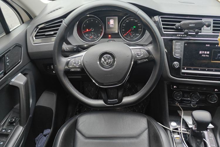 Used Volkswagen Tiguan L 2017 330TSI Automatic Two-Wheel Drive Comfort Edition Steering Wheel