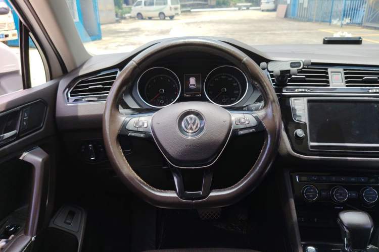 Used Volkswagen Tiguan L 2017 330TSI Automatic Two-Wheel Drive Flagship Edition Steering Wheel