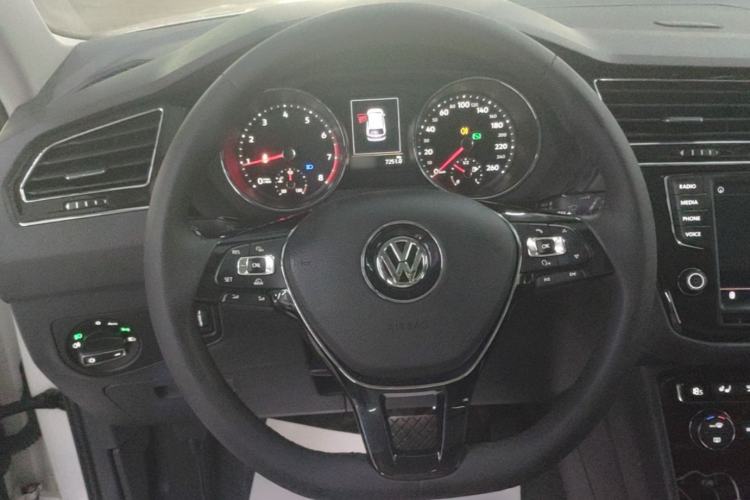Used Volkswagen Tiguan L 2017 330TSI Automatic Two-Wheel Drive Luxury Edition Steering Wheel