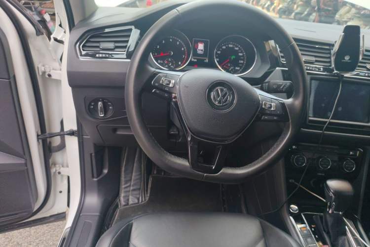 Used Volkswagen Tiguan L 2017 330TSI Automatic Two-Wheel Drive Comfort Edition Steering Wheel