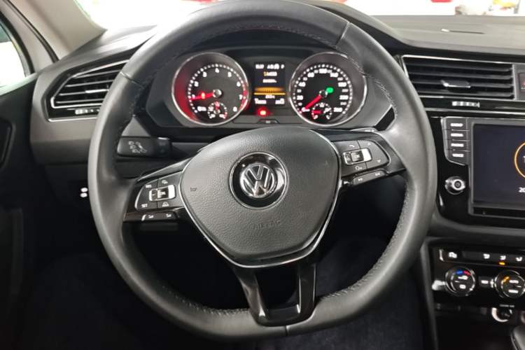 Used Volkswagen Tiguan L 2017 330TSI Automatic Two-Wheel Drive Comfort Edition Steering Wheel