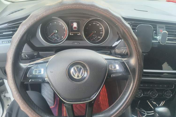 Used Volkswagen Tiguan L 2017 330TSI Automatic Two-Wheel Drive Flagship Edition Steering Wheel