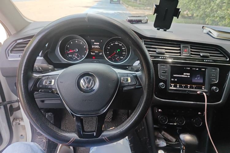 Used Volkswagen Tiguan L 2017 330TSI Automatic Two-Wheel Drive Comfort Edition Steering Wheel