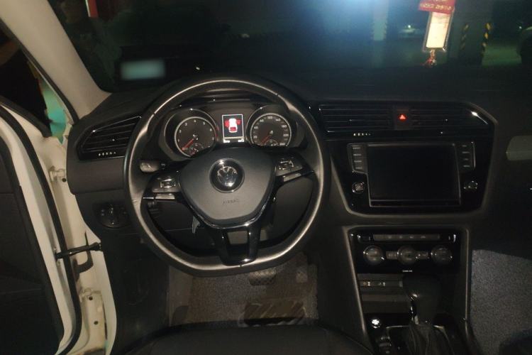 Used Volkswagen Tiguan L 2017 330TSI Automatic Two-Wheel Drive Comfort Edition Steering Wheel