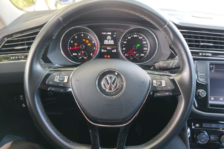 Used Volkswagen Tiguan L 2017 330TSI Automatic Two-Wheel Drive Comfort Edition Steering Wheel