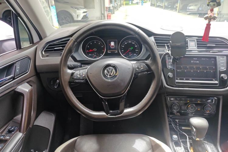 Used Volkswagen Tiguan L 2017 330TSI Automatic Two-Wheel Drive Luxury Edition Steering Wheel