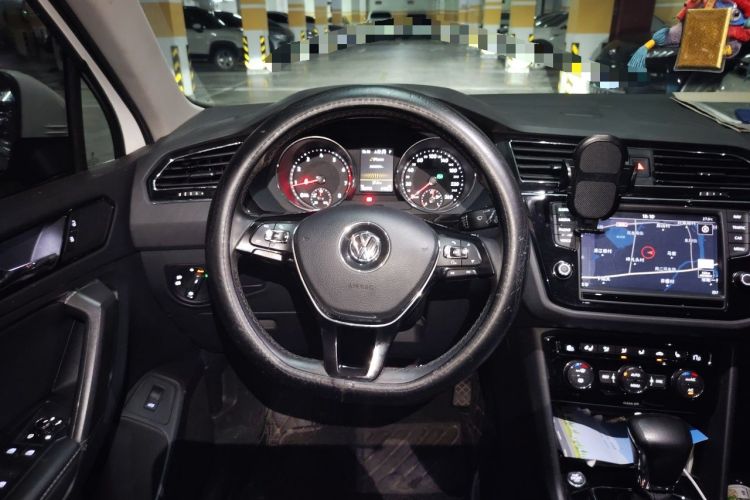 Used Volkswagen Tiguan L 2017 380TSI Automatic All-Wheel-Drive Luxury Edition Steering Wheel