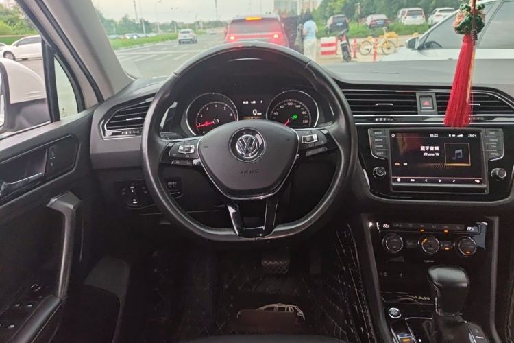 Used Volkswagen Tiguan L 2017 330TSI Automatic Two-Wheel Drive Luxury Edition Steering Wheel