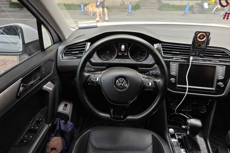 Used Volkswagen Tiguan L 2017 330TSI Automatic Two-Wheel Drive Flagship Edition Steering Wheel