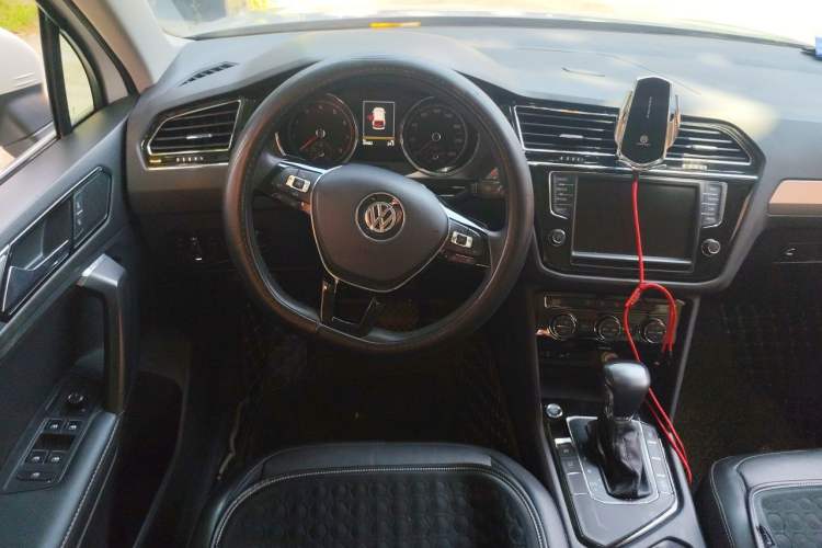 Used Volkswagen Tiguan L 2017 330TSI Automatic Two-Wheel Drive Comfort Edition Steering Wheel