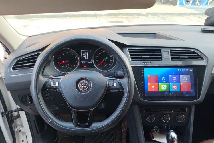 Used Volkswagen Tiguan L 2017 330TSI Automatic Two-Wheel Drive Luxury Edition Steering Wheel