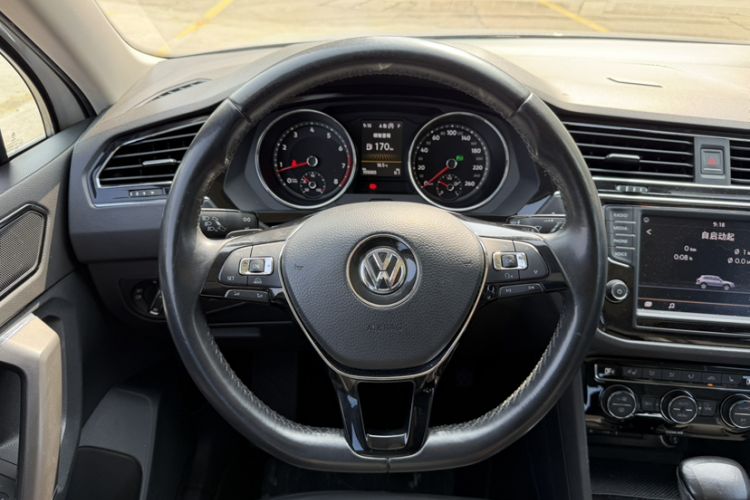 Used Volkswagen Tiguan L 2017 330TSI Automatic Two-Wheel Drive Luxury Edition Steering Wheel