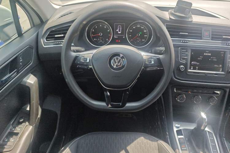 Used Volkswagen Tiguan L 2017 330TSI Automatic Two-Wheel Drive Luxury Edition Steering Wheel