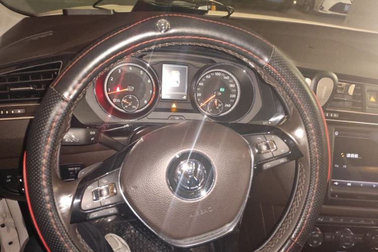 Used Volkswagen Tiguan L 2017 330TSI Automatic Two-Wheel Drive Comfort Edition Steering Wheel