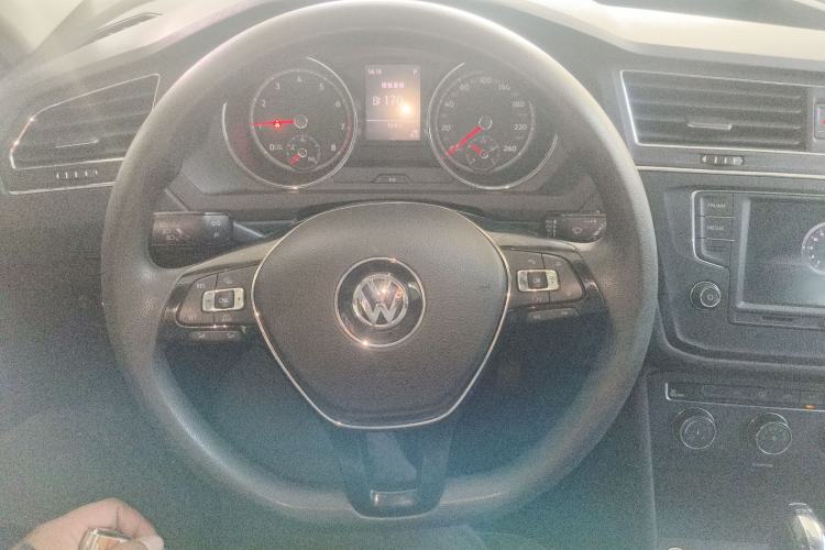 Used Volkswagen Tiguan L 2017 330TSI Automatic Two-Wheel Drive Luxury Edition Steering Wheel