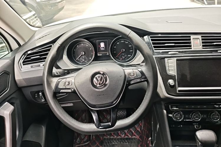 Used Volkswagen Tiguan L 2017 330TSI Automatic Two-Wheel Drive Comfort Edition Steering Wheel
