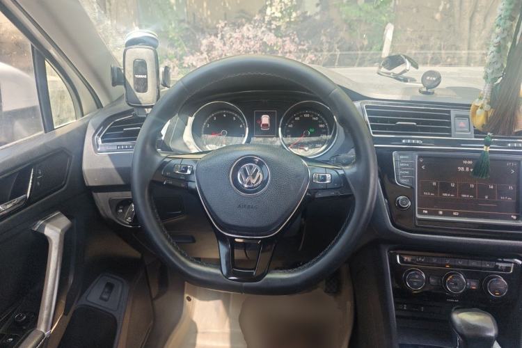 Used Volkswagen Tiguan L 2017 330TSI Automatic Two-Wheel Drive Flagship Edition Steering Wheel