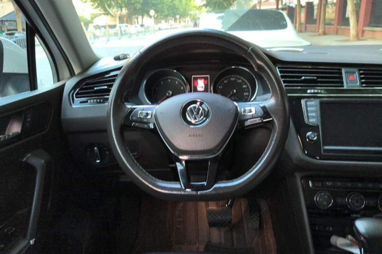 Used Volkswagen Tiguan L 2017 330TSI Automatic Two-Wheel Drive Flagship Edition Steering Wheel
