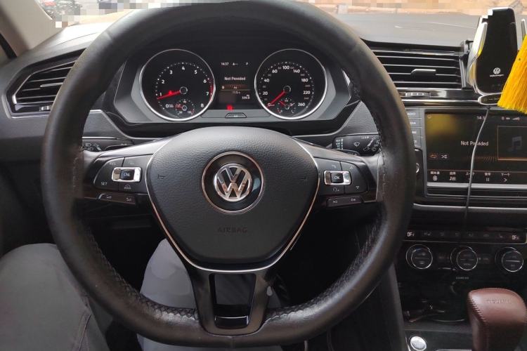 Used Volkswagen Tiguan L 2017 330TSI Automatic Two-Wheel Drive Flagship Edition Steering Wheel