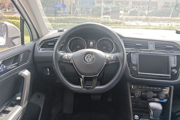 Used Volkswagen Tiguan L 2017 380TSI Automatic All-Wheel-Drive Flagship Edition Steering Wheel