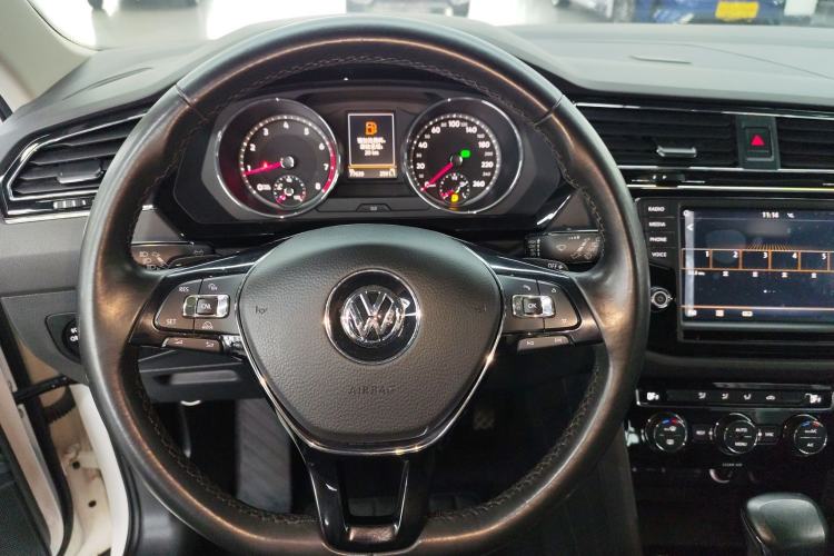 Used Volkswagen Tiguan L 2017 330TSI Automatic Two-Wheel Drive Comfort Edition Steering Wheel