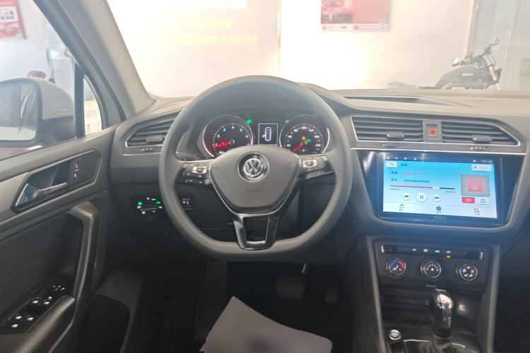Used Volkswagen Tiguan L 2017 330TSI Automatic Two-Wheel Drive Luxury Edition Steering Wheel