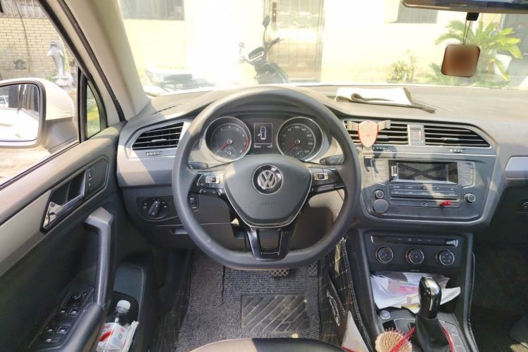 Used Volkswagen Tiguan L 2017 330TSI Automatic Two-Wheel Drive Luxury Edition Steering Wheel