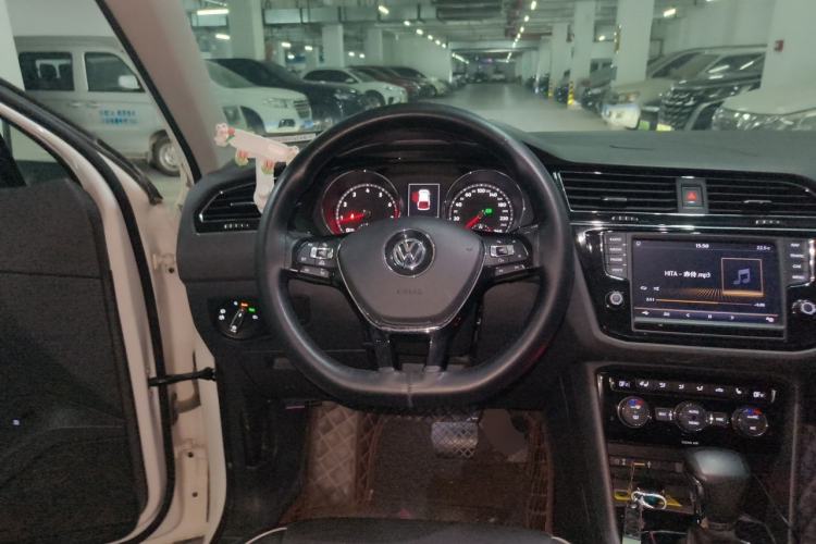 Used Volkswagen Tiguan L 2017 330TSI Automatic Two-Wheel Drive Flagship Edition Steering Wheel