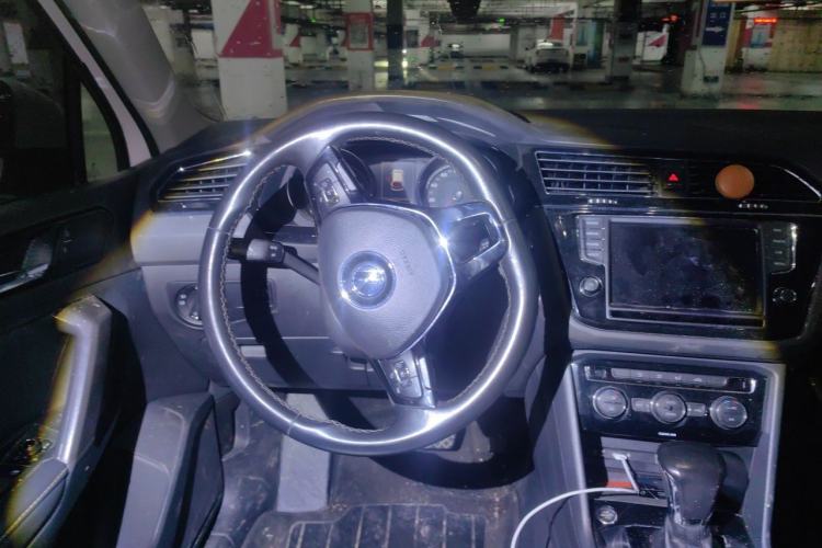 Used Volkswagen Tiguan L 2017 330TSI Automatic Two-Wheel Drive Comfort Edition Steering Wheel