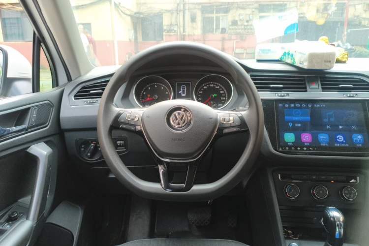 Used Volkswagen Tiguan L 2017 330TSI Automatic Two-Wheel Drive Luxury Edition Steering Wheel