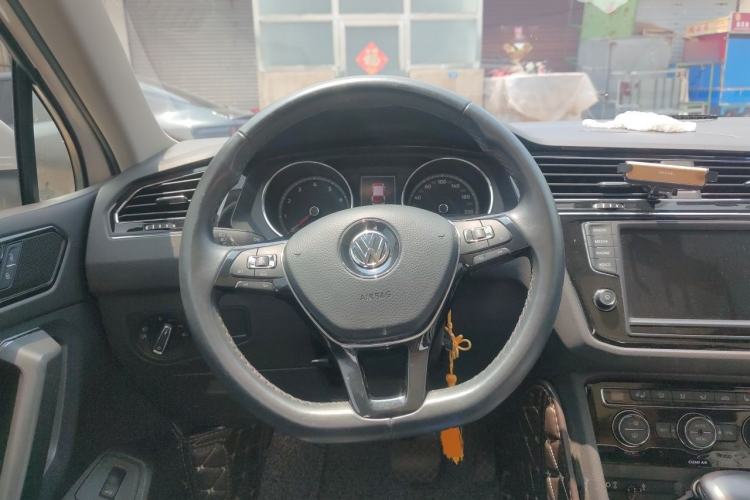 Used Volkswagen Tiguan L 2017 380TSI Automatic All-Wheel-Drive Luxury Edition Steering Wheel