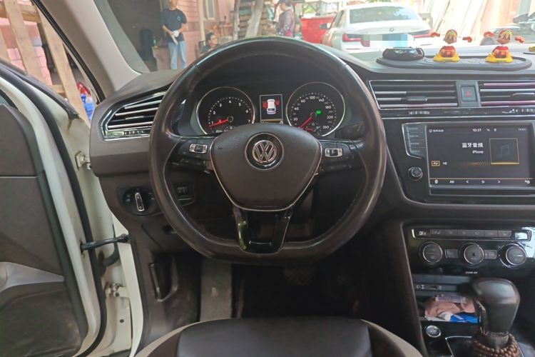 Used Volkswagen Tiguan L 2017 330TSI Automatic Two-Wheel Drive Luxury Edition Steering Wheel