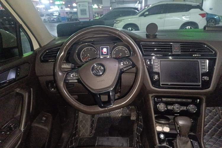Used Volkswagen Tiguan L 2017 330TSI Automatic Two-Wheel Drive Flagship Edition Steering Wheel