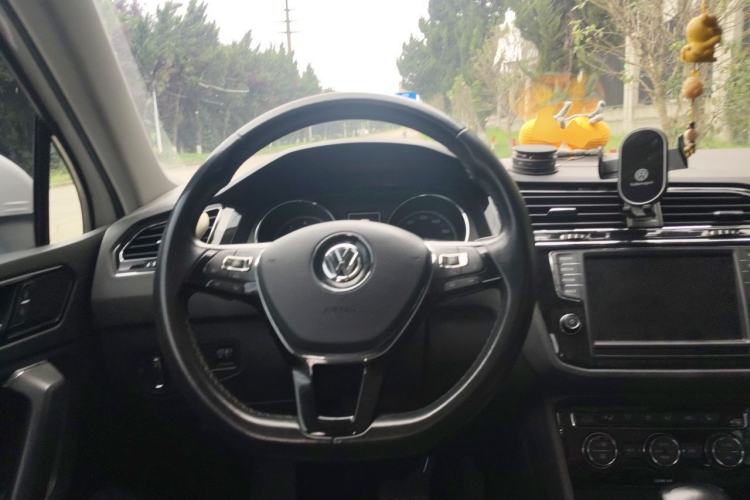 Used Volkswagen Tiguan L 2017 330TSI Automatic Two-Wheel Drive Luxury Edition Steering Wheel