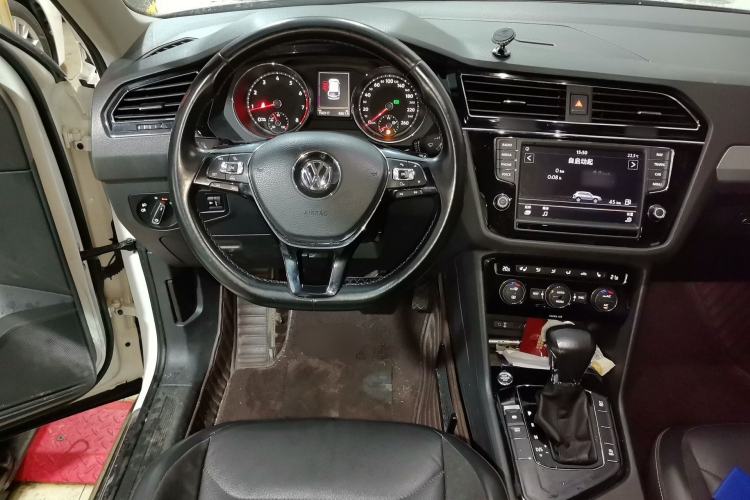 Used Volkswagen Tiguan L 2017 330TSI Automatic Two-Wheel Drive Luxury Edition Steering Wheel