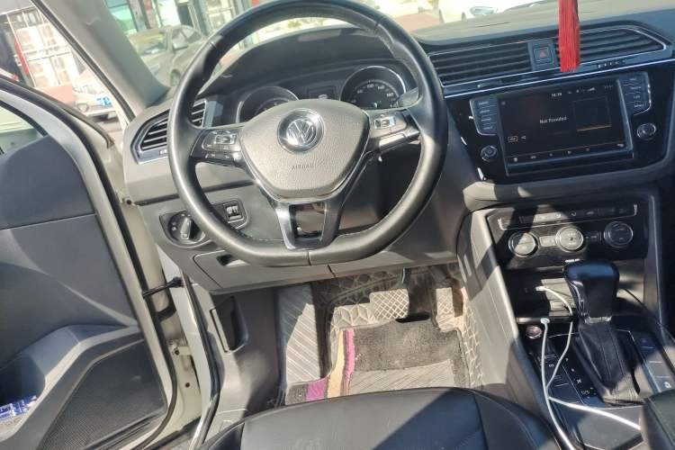 Used Volkswagen Tiguan L 2017 330TSI Automatic Two-Wheel Drive Comfort Edition Steering Wheel
