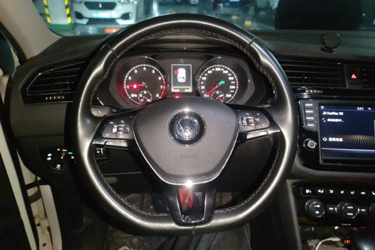 Used Volkswagen Tiguan L 2017 330TSI Automatic Two-Wheel Drive Luxury Edition Steering Wheel