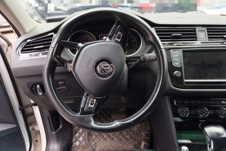 Used Volkswagen Tiguan L 2017 330TSI Automatic Two-Wheel Drive Luxury Edition Steering Wheel