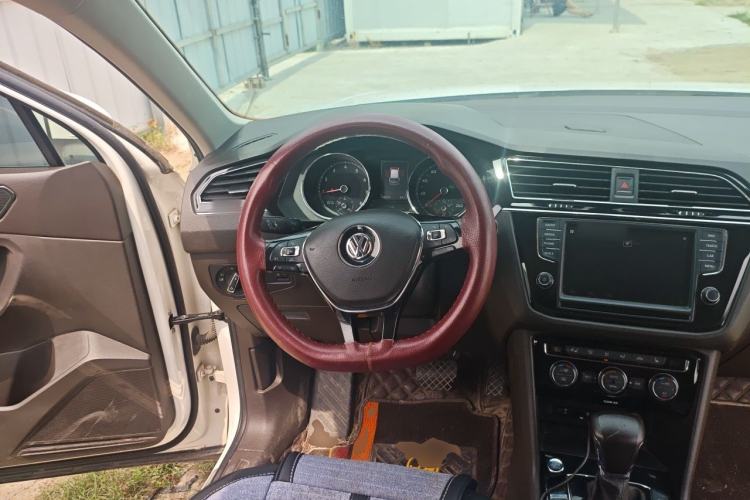 Used Volkswagen Tiguan L 2017 330TSI Automatic Two-Wheel Drive Luxury Edition Steering Wheel