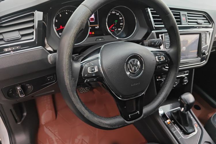 Used Volkswagen Tiguan L 2017 330TSI Automatic Two-Wheel Drive Comfort Edition Steering Wheel