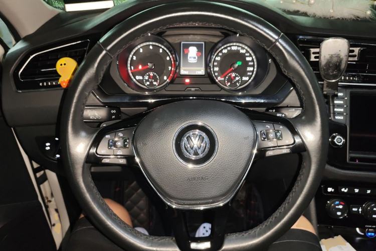 Used Volkswagen Tiguan L 2017 380TSI Automatic All-Wheel-Drive Luxury Edition Steering Wheel