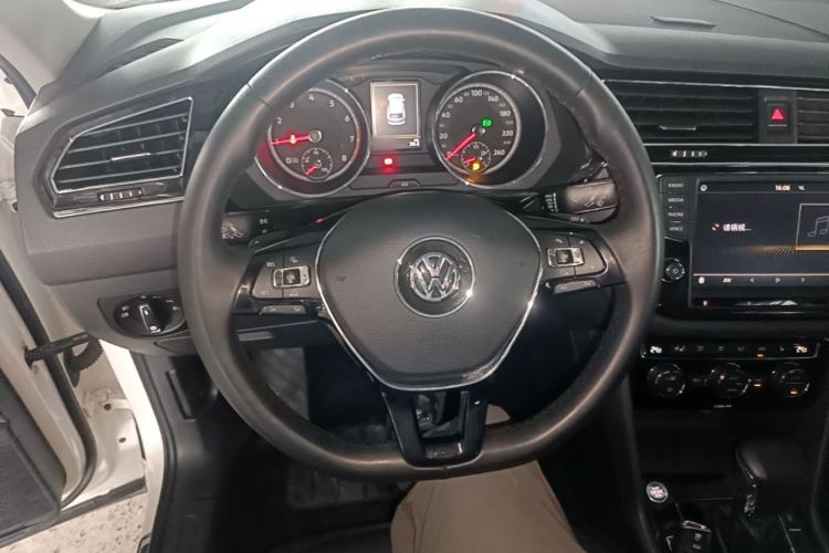 Used Volkswagen Tiguan L 2017 330TSI Automatic Two-Wheel Drive Luxury Edition Steering Wheel
