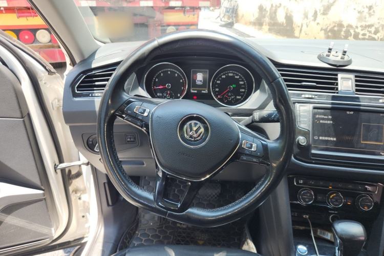 Used Volkswagen Tiguan L 2017 330TSI Automatic Two-Wheel Drive Luxury Edition Steering Wheel