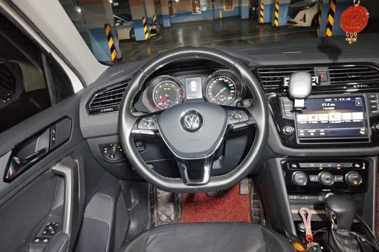 Used Volkswagen Tiguan L 2017 330TSI Automatic Two-Wheel Drive Comfort Edition Steering Wheel