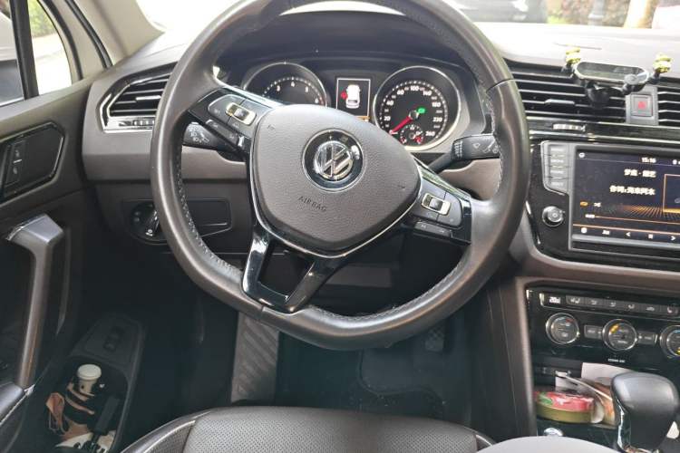 Used Volkswagen Tiguan L 2017 330TSI Automatic Two-Wheel Drive Flagship Edition Steering Wheel
